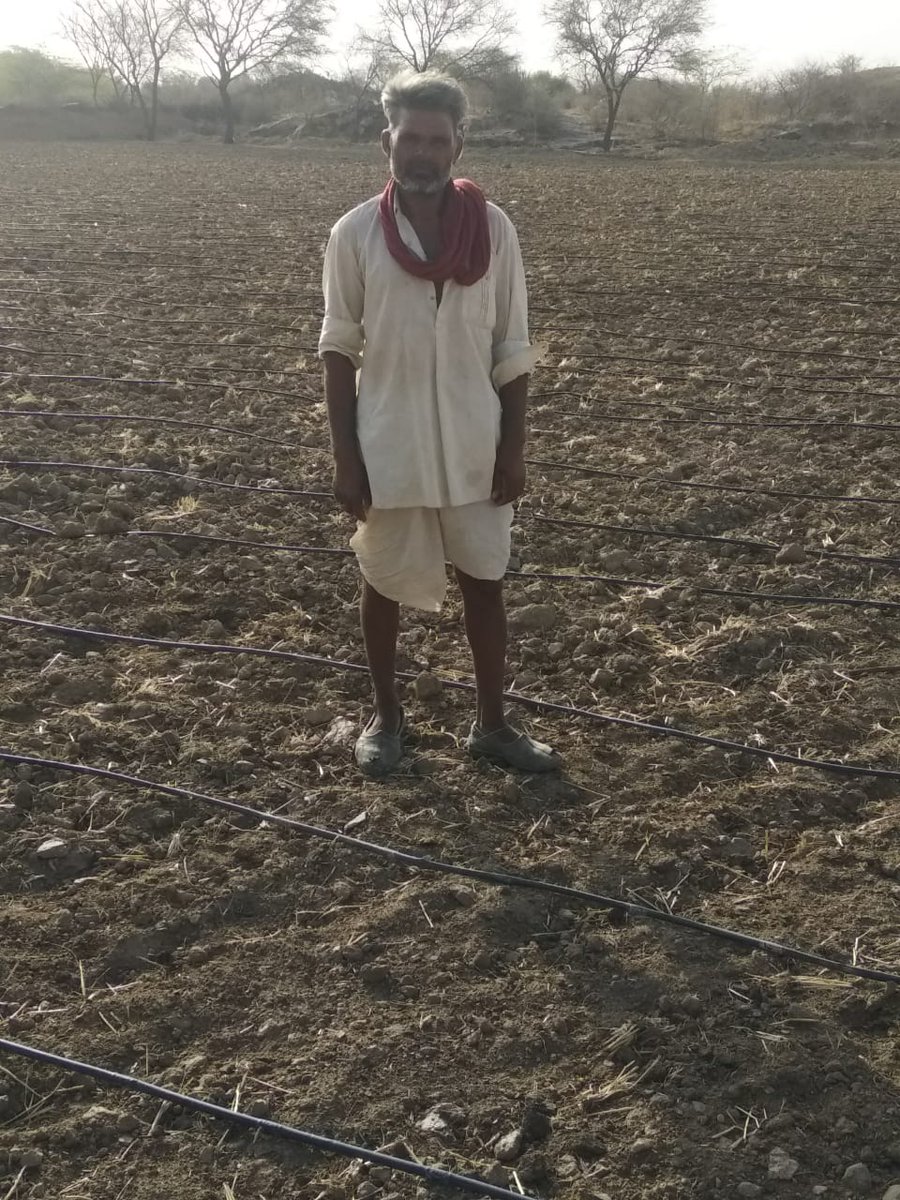 rawdynaresh's tweet photo. #भांगपिता_राजस्थान_का_अजमेर_विद्युत_निगम
राजस्थान के राजसमन्द जिले के देवगढ़ तहसील के पुनियाणा गांव में लगभग देढ महिने से विद्युत ट्रांसफार्मर गिरा हुआ है।फल स्वरूप गरिब किसान की खेती सुख रही है।*
*कब होगा न्याय....*
फोटो स्थिति दि.07/06/2019 कि है। https://t.co/EGe4Pf08oG