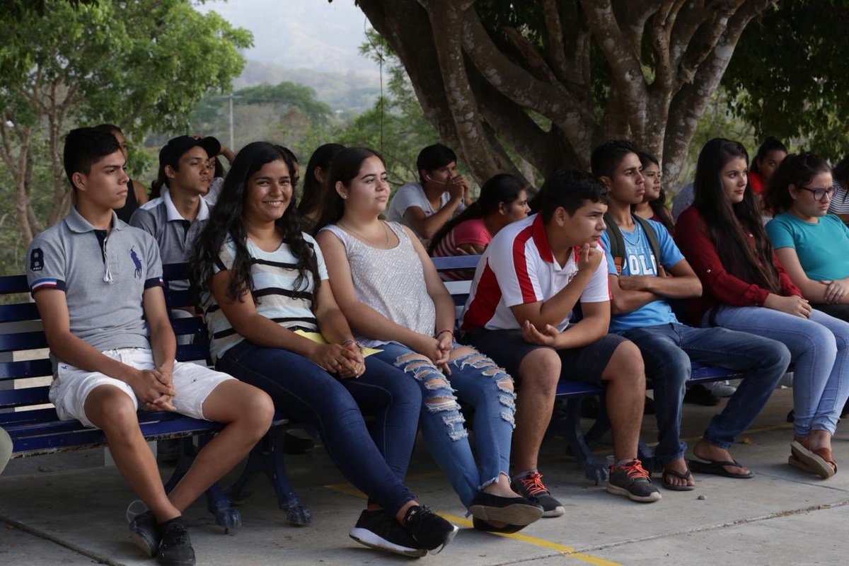 rvillanueval's tweet photo. Hoy, unas semanas después, regresamos a El Tuito a hacer la entrega del transformador, que representa muchos cambios para esta prepa. Con esto reitero la importancia de recorrer las escuelas y mantenernos al tanto de lo que vive nuestra #ComunidadUdeG https://t.co/KBOLTneuFf