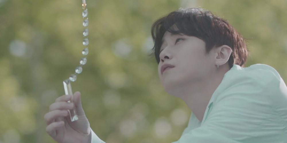 allkpop's tweet photo. Watch the pure, healing MV for Heo Young Saeng's solo comeback title track 'Moment'
https://t.co/jWrIUFLHNO https://t.co/xVyCibHprn