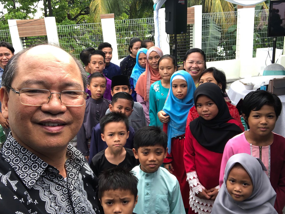 madiustangau's tweet photo. Today is the 3rd day of Hari Raya. We brought in 30 Anak Yatim from Tuaran to celebrate the joy of Hari Raya at the CM’s @mohdshafieapdal Hari Raya Open House. Thanks to the officers who made the arrangement. #TuaranMP #TeamMadiusTangau https://t.co/P93yhURm5q