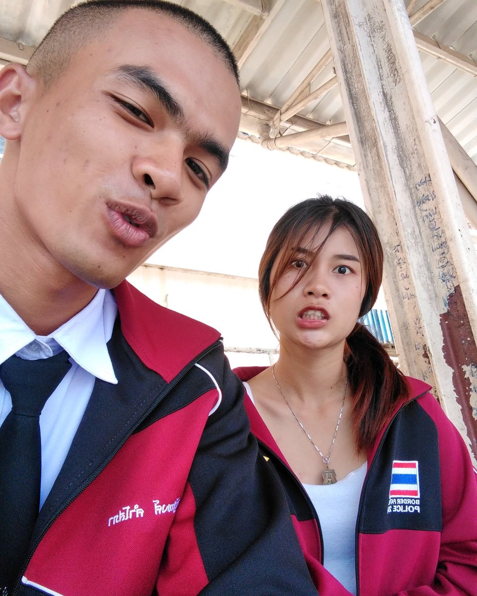 khanitthaseang3's tweet photo. เริ่มต้นด้วยการที่ยังไม่มีอะไร จนตอนนี้เขาเป็นตำรวจอย่างที่เขาคาดหวัง ฉันสนับสนุนเขาเต็มที่ไม่ว่าจะเรื่องใด รู้ทั้งรู้ว่ายังไงเราต้องไกลกันด้วยระยะทาง แต่เราทั้งคู่ก็ต่างเข้าใจ เดินตามฝันทำมันให้สำเร็จ เพื่ออนาคตของเรา ... 
#แฟนตำรวจ https://t.co/v5JLzezCKh