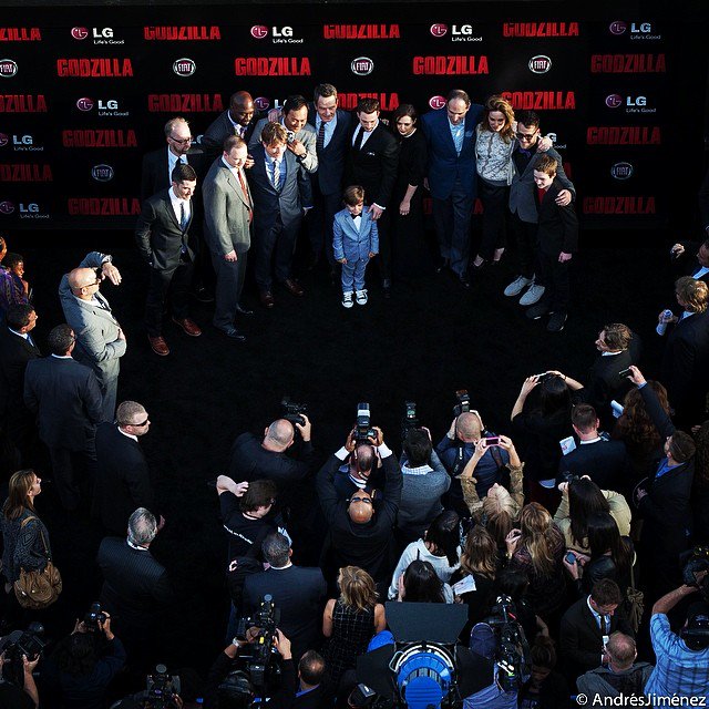 carsonbolde's tweet photo. #tbt -Surrounded by greatness! #godzilla #premiere #godzillapremiere #godzilla2014 #alexgarcia #brianrogers #thomastull #richardtjones #garethedwards #kenwatanabe #bryancranston #carsonbolde #aarontaylorjohnson #elizabetholsen #jonjashni #maryparent #maxborenstein #cjadams https://t.co/nXetQqQb4U