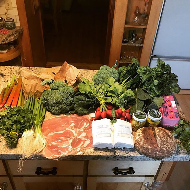 mariahmckay's tweet photo. Our house fam will be eating super healthy with our new @lincfoods box! All local and organic foods from an awesome regional cooperative. #livelocalinw ๐ https://t.co/4TMwxLDTdZ https://t.co/qux9NgefO8