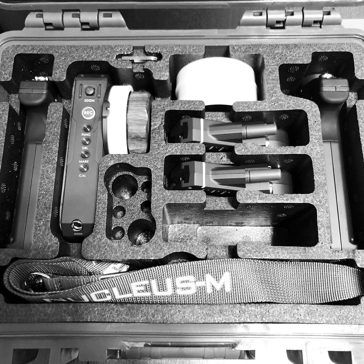 aaronproctor's tweet photo. Couldn’t resist getting this now that they’re back in stock. Ready for some sweet wireless follow focus, iris, and/or zoom?
#NucleusM #Tilta #SetLife https://t.co/J9xgw8Kzml