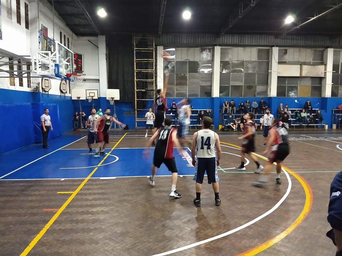 LAS HERAS CONSIGUIÓ OTRO TRIUNFO
Esta vez superó a Universidad de Buenos Aires 69 a 46. Continúa sin perder en el tope de la tabla de posiciones y se prepara para visitar a Banco Provincia la próxima fecha.
Parciales: (15 a 13) (20 a 10)  (11 a 10) (23 a 13)
<a href="/FEBAMBAok/">FEBAMBA</a>
#VAMOSLH