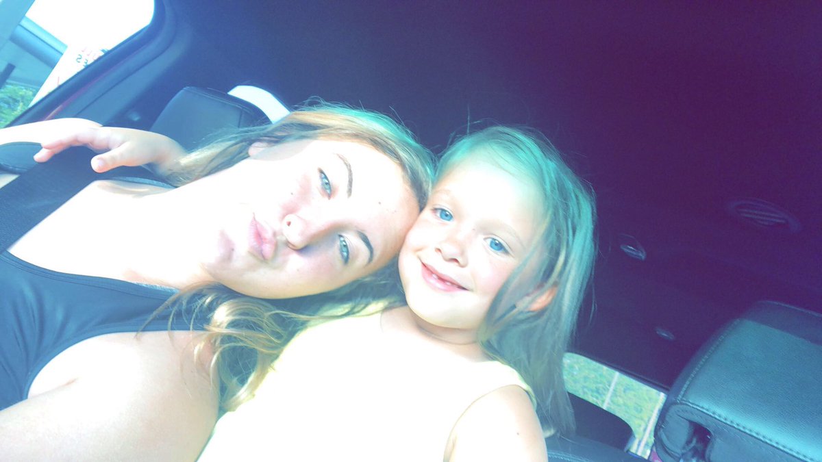 TarynFesco's tweet photo. we took these in the sonic drive in:) #builtinbestie https://t.co/hNgBcexFw3