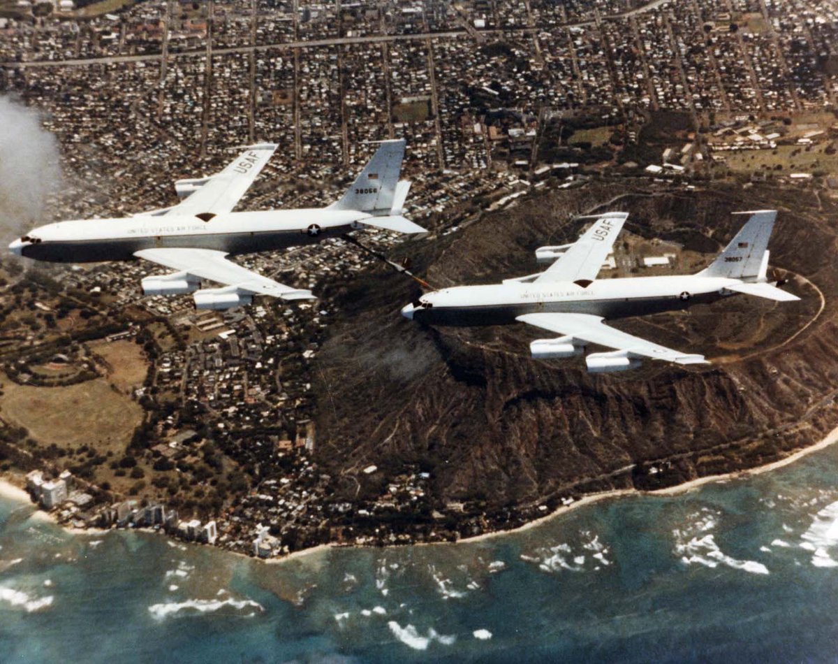 PACAF's tweet photo. Time for another snapshot of #PACAF #history:
1985: EC-135Js from the 9th Airborne Command and Control Squadron conduct some mid-air refueling near Diamond Head crater on #Oahu, #Hawaii. #PACAF75 #History #TBT
@usairforce @INDOPACOM https://t.co/LPJopWPdWV