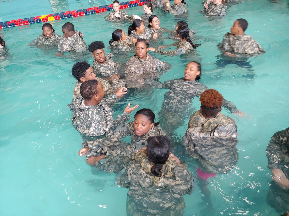 ApsJclc's tweet photo. Drowning proofing with the uniform. https://t.co/aiZeo1OMM9
