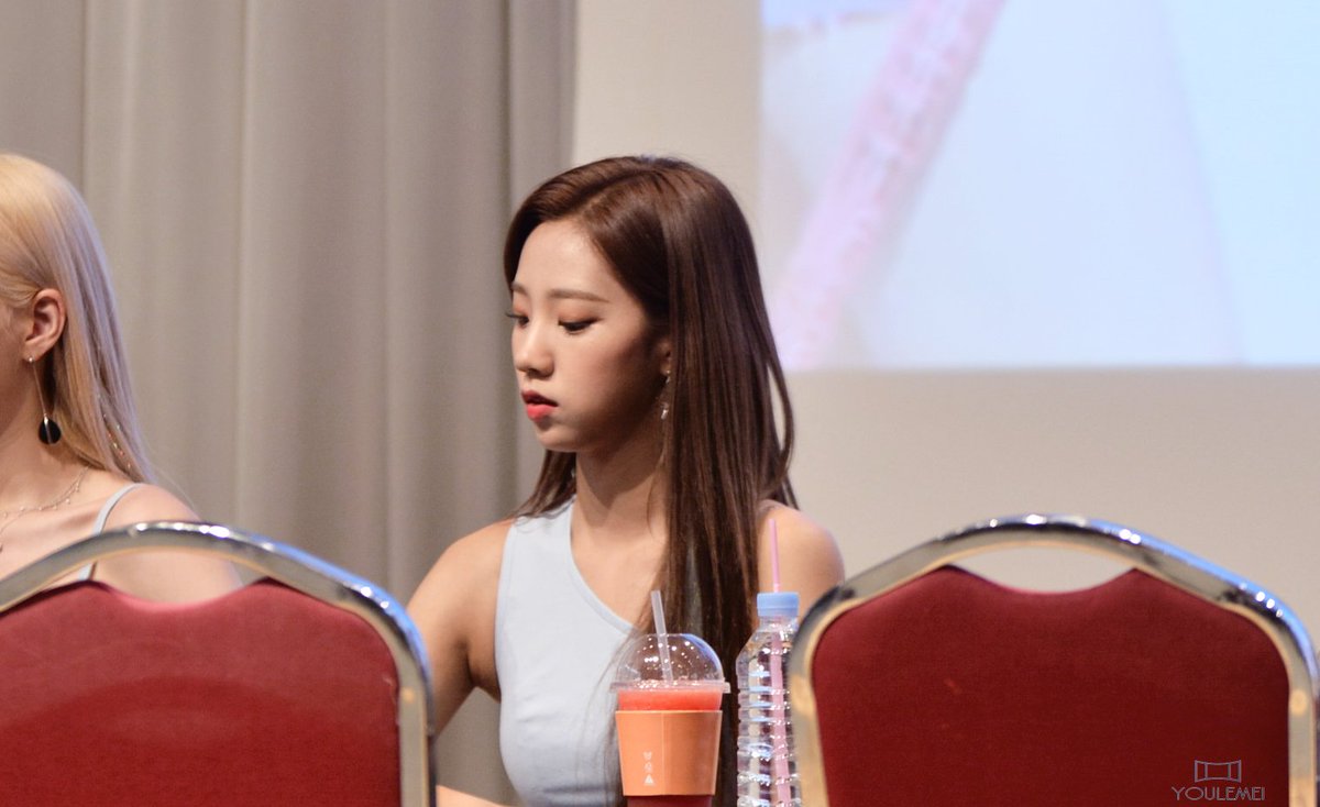 YOULEMEI3's tweet photo. 20190606 신나라 팬사HQ(1)
#우주소녀 #우주소녀여름 #우주소녀_BoogieUp https://t.co/kygIoilxby