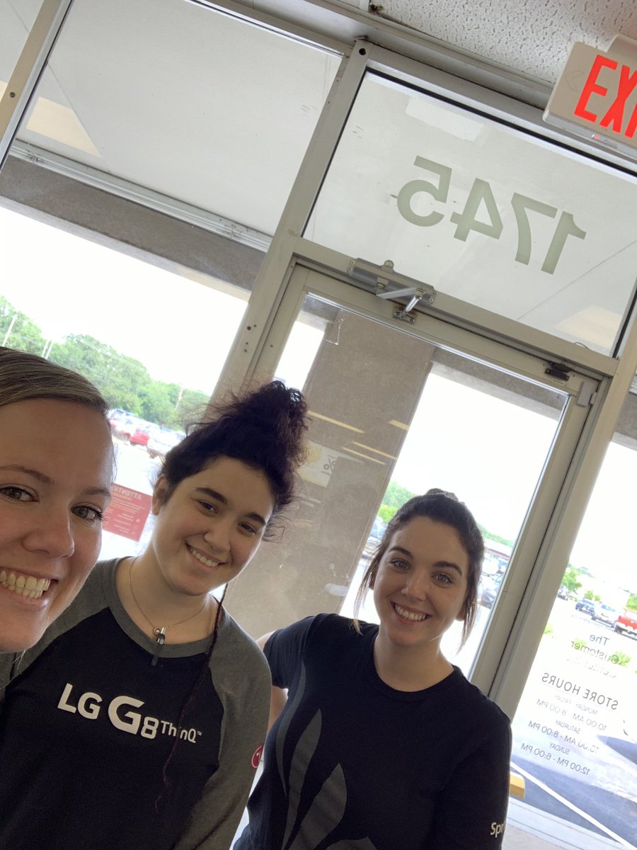 Brainstormed with these amazing ladies today on driving traffic in the store! Insert operation food truck. Big things happening in Tyler at <a href="/todd_margavio/">todd margavio</a> #SprintAHOD