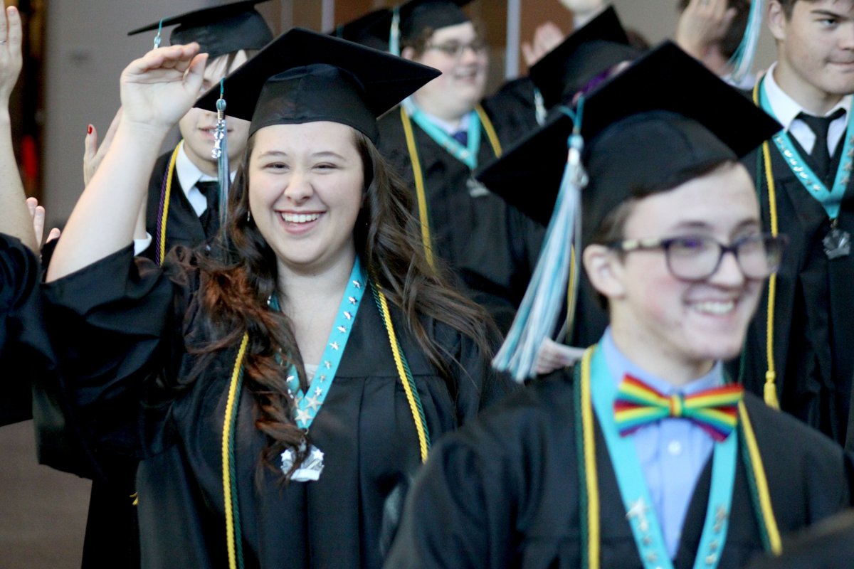 RichlandSD400's tweet photo. Our @wearedeltahs seniors have officially graduated! See more photos of them celebrating their big day: https://t.co/K7PQT9tyxf 
A recording of the ceremony will be available later on Kennewick School District's YouTube channel: https://t.co/FVXUhgeeSi #RSDawesome https://t.co/HQlhQIqsoy