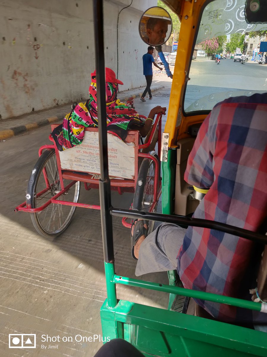 Jiimiit's tweet photo. मेरा देश बदल रहा है 
#Rickshawwala pushing Differently Abled Lady To Reach Her Destination.👏👏👏👏👏 @ourahmedabad @RJdevaki @ahmedabadmirror https://t.co/3a6aL5csEw
