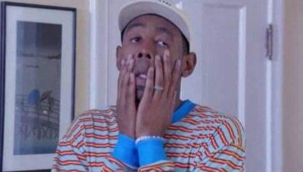 thabiso_west_Le's tweet photo. #HowIWasPlayed I was told if u cross locked ur index fingers tight, while the dog is shitting on the grass. it will immediately constipate the dog,the dog will move on to shit elsewhere https://t.co/7h53AcJfrr
