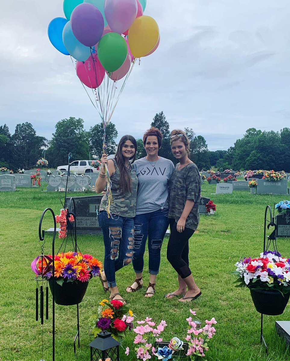 hunterb1124's tweet photo. happy 21st birthday in heaven babe 💗🎉 https://t.co/Tok3KsgYaX