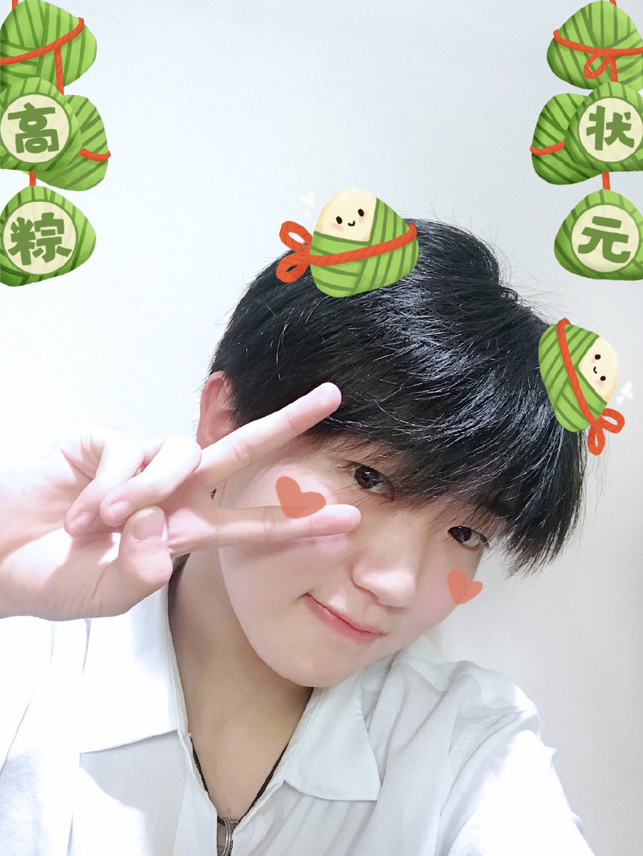 BoyStoryBook's tweet photo. [official] 190607 #BOYSTORY
-
Boys support Gege/Jiejie who are taking part in college entrance examination.💯 Happy Dragon Boat Festival～ (1/2)

ps：boys took photos with zongzi filter.
-
#Hanyu #Zihao #Xinlong 
#Zeyu #Mingrui #Shuyang https://t.co/CNAr0uPSbi