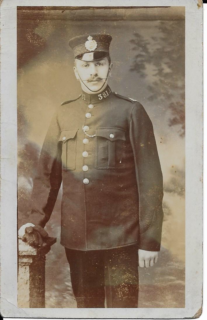 Friday Pic 
Help please 🤔
This chap looks splendid in his uniform, I’m assuming it’s a police uniform 🤔
Can anyone give me any more info about the cap badge please 😃
Whereabouts in UK?
No printing or writing☹️
#OldPhotos #FamilyHistory #PoliceHistory #Uniform #PoliceUniform