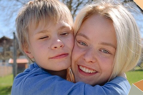 hdm_stgt's tweet photo. In der Bildungs- und Erholungsstätte Langau e.V. treffen Familien mit Kindern mit Handicap zusammen und jeder Einzelne wird nach seinen Bedürfnissen betreut. Studierende der HdM wollen das Konzept in einem Dokumentarfilm bekannt machen. 
Mehr Infos dazu: https://t.co/SW9ipBqNWc https://t.co/qOLwUx9tuW
