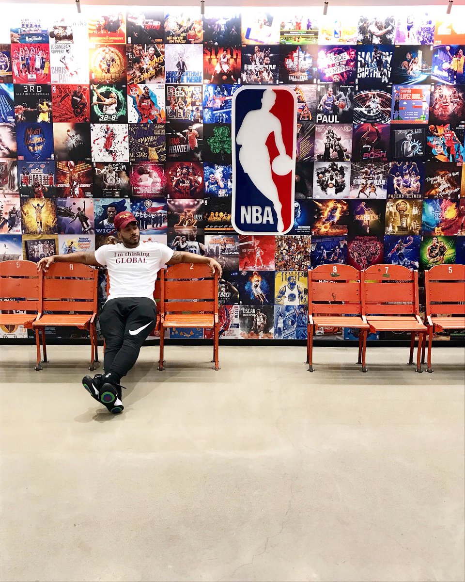 seatsbydre's tweet photo. #FRUITIONFRIDAYS Still talking Seats... Still thinking GLOBAL... S/o to the @nba and the good brother @bradjsherrod 📸 Dope producer in the game 💯
.
.
.
.
#SeatsbyDre #LetsTalkSeats #LetsMakeHistory #HBCUNight #HBCUNightTour #Panelite #NBA #NBAOffices https://t.co/0pdmmIGJv3