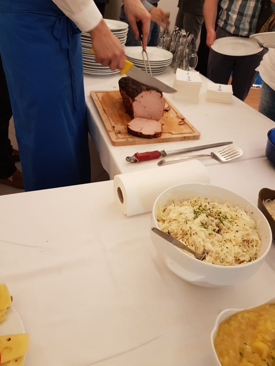 CernerDE's tweet photo. Es ist aufgetischt! Mahlzeit #SWKT19 https://t.co/Dr3NRRdLgk