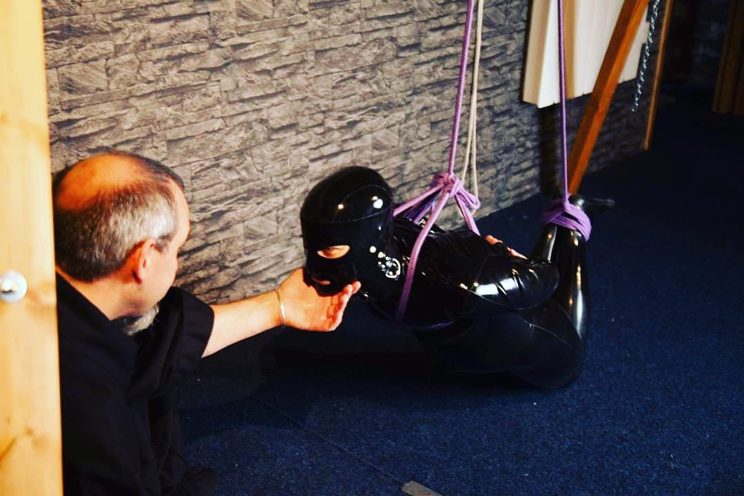kinkyconsent's tweet photo. #rigger #shibari expert @get_knotted_shibari 
inspecting his work after suspending #gimp Em. He will be once again be attending KC on June 29th so if you would like some rope advice or to be tied up then he's your man 

#ropeplay #rope #ropebunny #ropemaster #shibarimaster https://t.co/Zv6IImU8UH