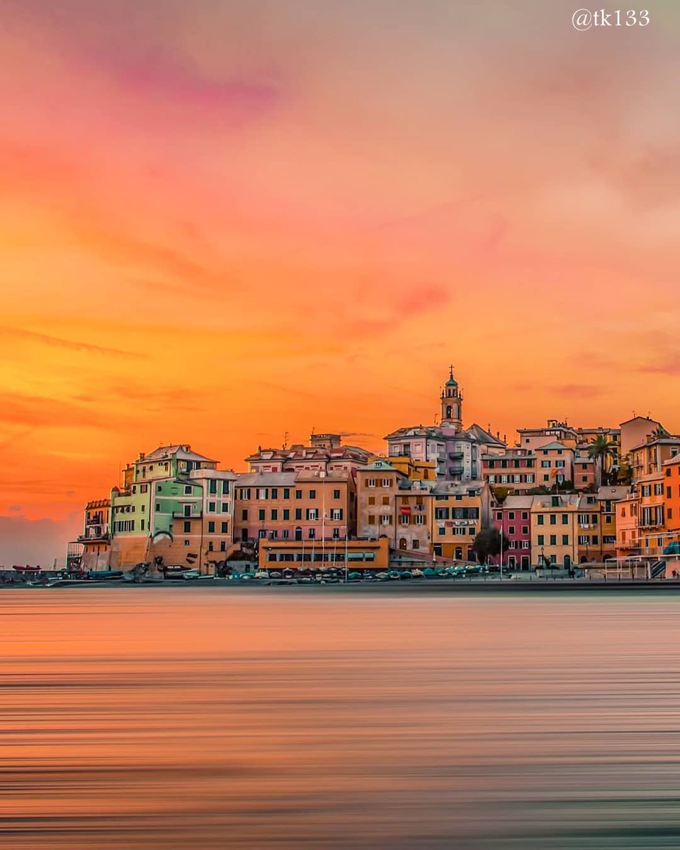 lamialiguria's tweet photo. Se immaginassimo il tramonto perfetto, forse non sarebbe così bello...😍 la luce in questo scatto di #Bogliasco accarezza la fantasia e noi ne approfittiamo per augurarvi una bellissima serata!

#lamialiguria

📸 IG tk133 https://t.co/cJhLdreF59