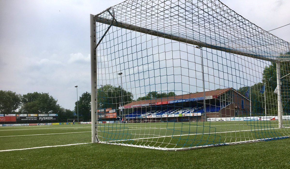 Een drone was geen overbodige luxe geweest, net als een golfkarretje. Want wat is De Vormt van <a href="/SVURK/">Sportvereniging Urk</a> een enorm sportcomplex. We telden als het klopt 13 velden, maar hielden het vooral bij het hoofdveld met een fantastische tribune. Deze club is betaald voetbal-waardig #ODBontour