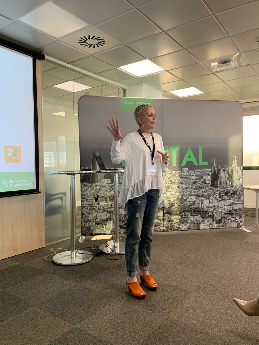 Dothegap_'s tweet photo. Ayer, nuestra fundadora Mercedes participó en #WeMeanTech, programa de #schneideres , invitada por @Valkiriahub para presetar dothegap y conocer otros interesantes proyectos como @BYHOURS o @humanitcare . ¡Así fue la experiencia! #Women50inTech https://t.co/2w6rxTtxO7