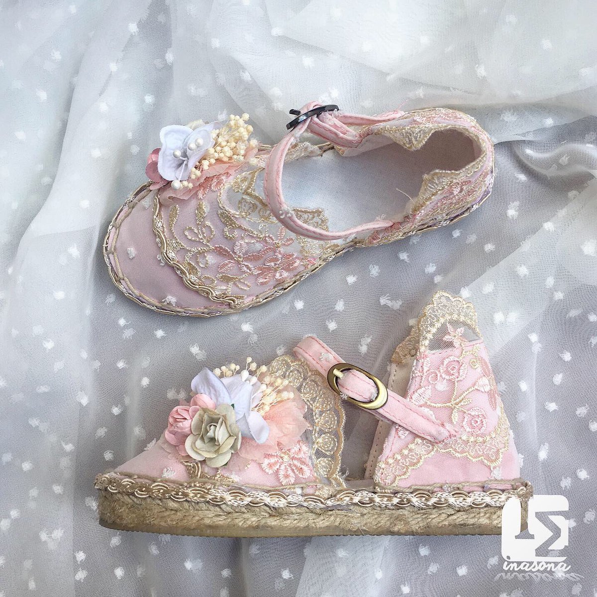 Inasona_Es's tweet photo. Alpargatas Ceremonia Cream Natura Inasona.
https://t.co/5QFJXqnMeu
#inasona #handmadeinasona
#alpargatasúnicasparamomentosúnicos #alpargatas #esparteñas #espadrilles #moda #fashion #modabebé #babyfashion #kidsfashion #modainfantil #bodas #comunión #bautizo #handmade https://t.co/oSPG4ML1Cx