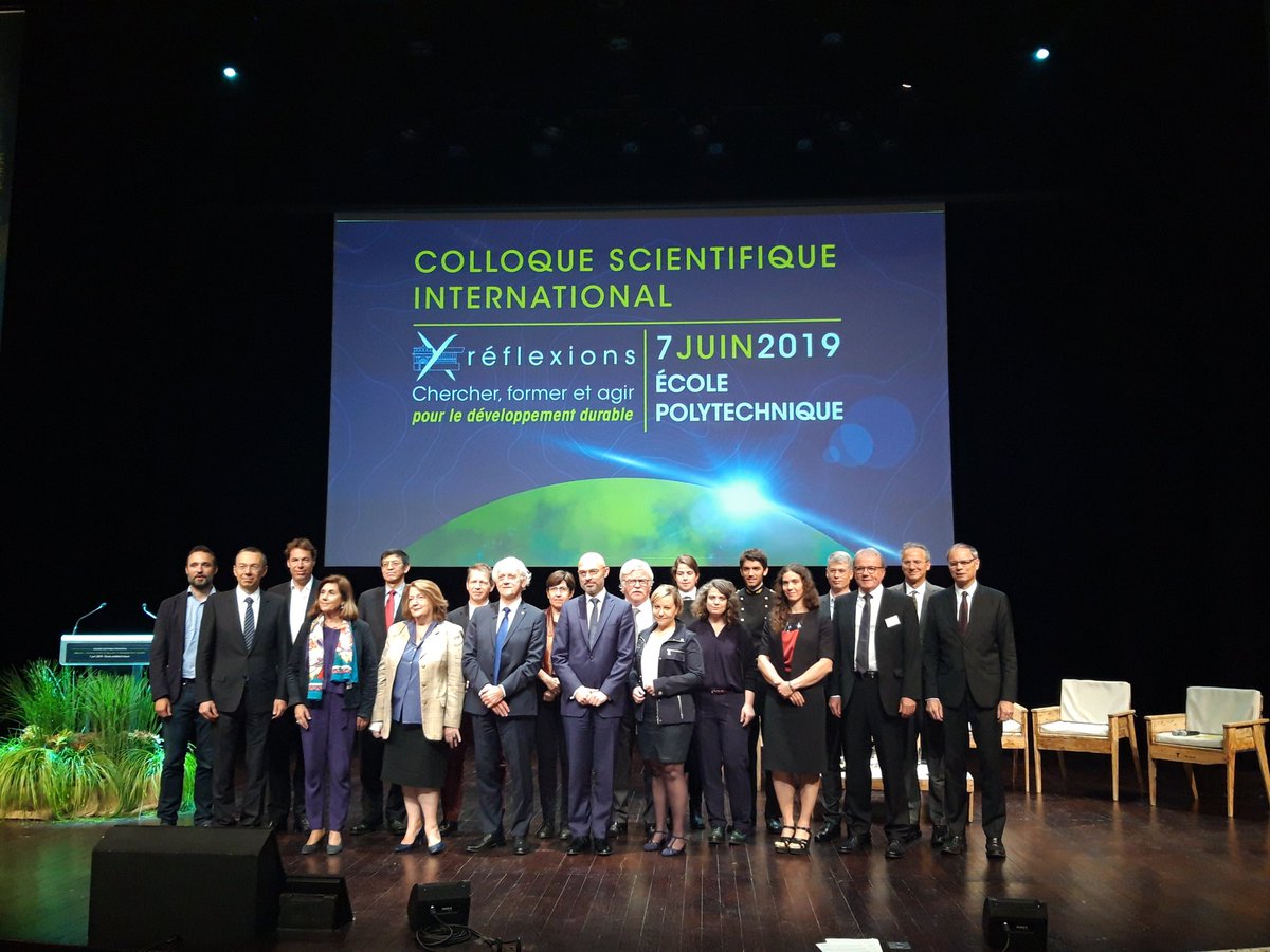 Polytechnique's tweet photo. Pause des #conférences avant la reprise des debats cet après-midi avec une photo de groupe des intervenants de la matinée 👏
#colloqueRefleXions #225anspolytechnique
#DeveloppementDurable https://t.co/I1s9nRLw3N