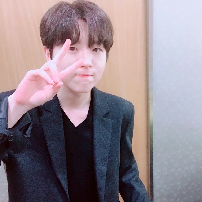 [#YUSEUNGWOO]
#유승우 가 함께하는 #마일리지싸커 ⚽
-
잠시 후 8시!
유튜브 tvn D ent 에서 첫방송됩니다.
✔youtube.com/channel/UCsRIH…
✔tv.naver.com/mileagesoccer
-
많은 사랑 부탁드려요💕