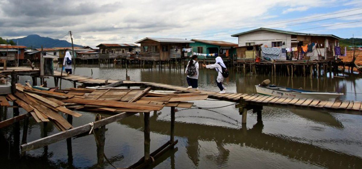 stableseas's tweet photo. #StableSeas recent piece in @Diplomat_APAC explores how economic exclusion and inequality of government service provision along the shores of the Sulu & Celebes Seas create a fertile recruiting ground for armed groups and transnational criminal networks. https://t.co/df4rStU1LX https://t.co/5xtXqGRQiB