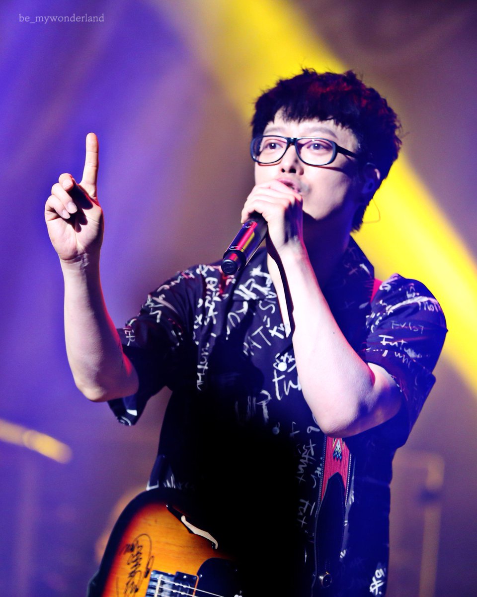 190606 국카스텐 헬로콘서트 
sinkhole 👐
(인데 찌꺼손은내가해야해서없음)

#국카스텐 #헬로콘서트 #하현우