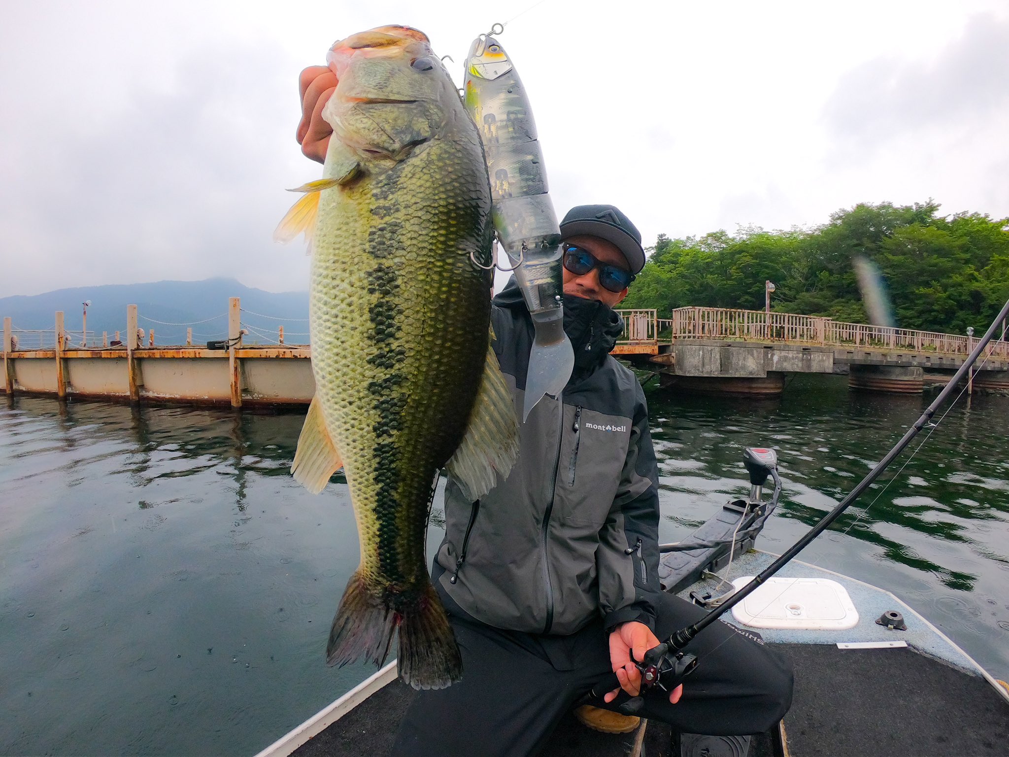 古瀬泰陽 さんず 本日も芦ノ湖 初バラムフィッシュを釣って 大雨の為早上がりです タックルデータ メジャークラフト デイズ Dyc 68bb Z フロロlb 高速巻き エイトトラップでの使用になるバラムでは 少しティップが入る68bbが最適です