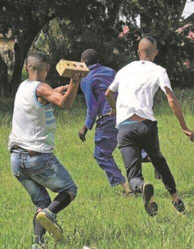 Gents this shit really needs to stop. People in the background are fucking laughing.