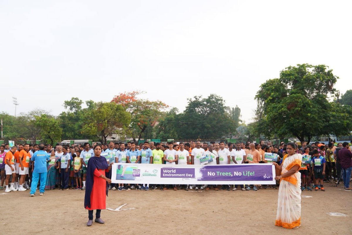 ishafoundation's tweet photo. On account of #WorldEnvironmentDay, @PGH_Isha hosted a "Green Marathon" in Coimbatore covering 5 km. More than 500 people participated in the event. #BeatAirPollution @UNEnvironment
#AdoptASapling at https://t.co/cJUtzQgswY https://t.co/A2dIjtxrdP