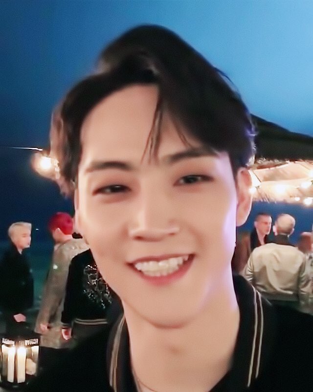 ไม่รู้ว่าต้องโตท่ามกลางหมู่ดอกไม้มากมายขนาดไหน