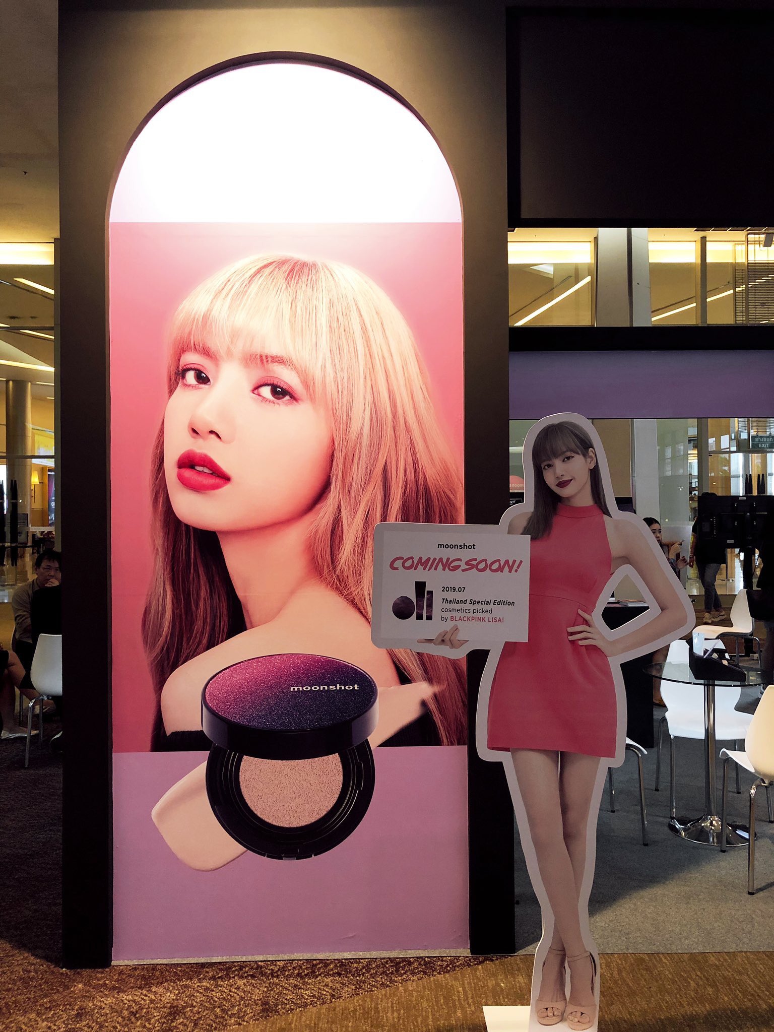 K-POP・アジア BLACKPINK LISA MOONSHOT BLACKPINK Lisa x Moonshot Thailand - YouTube