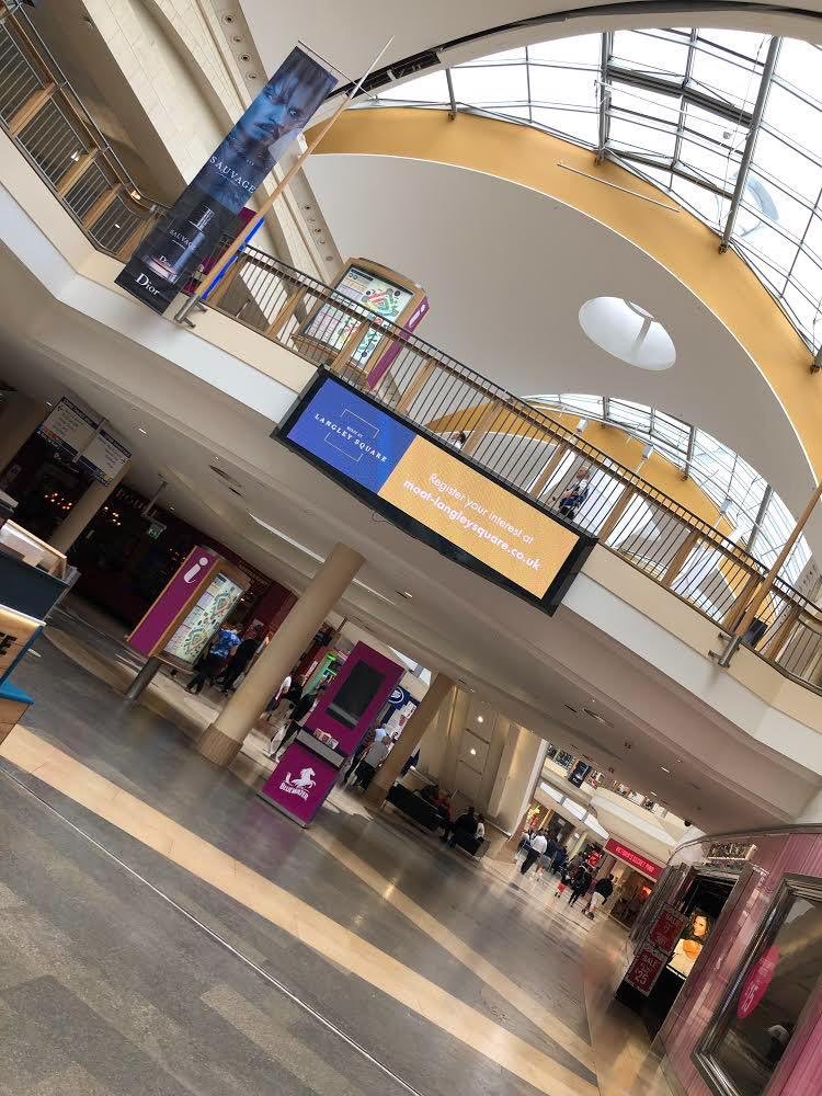 LouiseAGregory's tweet photo. When your branding is so on point that it matches the paint work in @TweetBluewater 😏👌🏼 Delighted that my @moat_sales team will be offering 1 & 2 bed #sharedowership apartments right in the 💙of what @moathomes do! Take a look https://t.co/89Mt8sjCGk https://t.co/BJKgyXJDpC