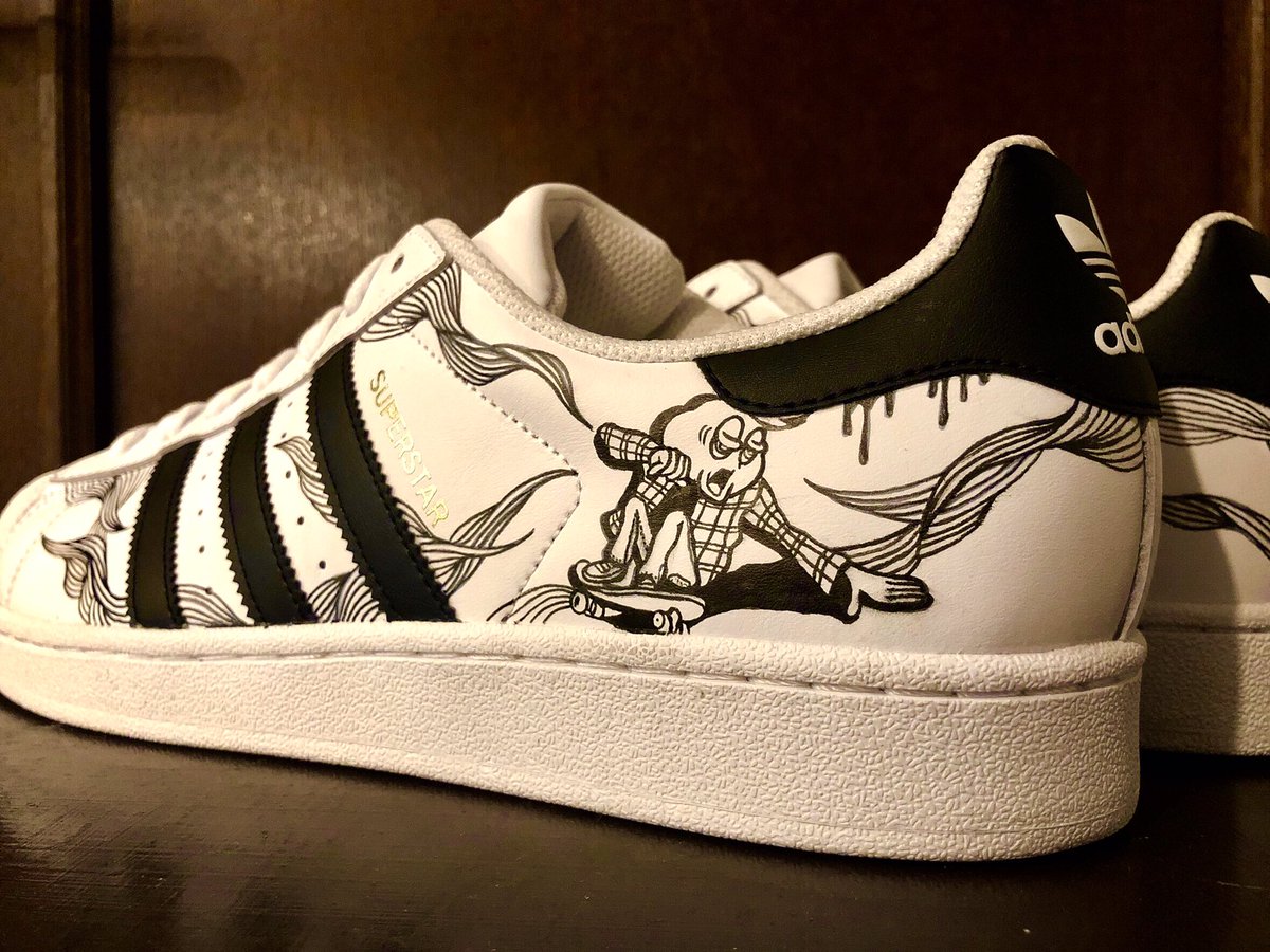 painting adidas superstar