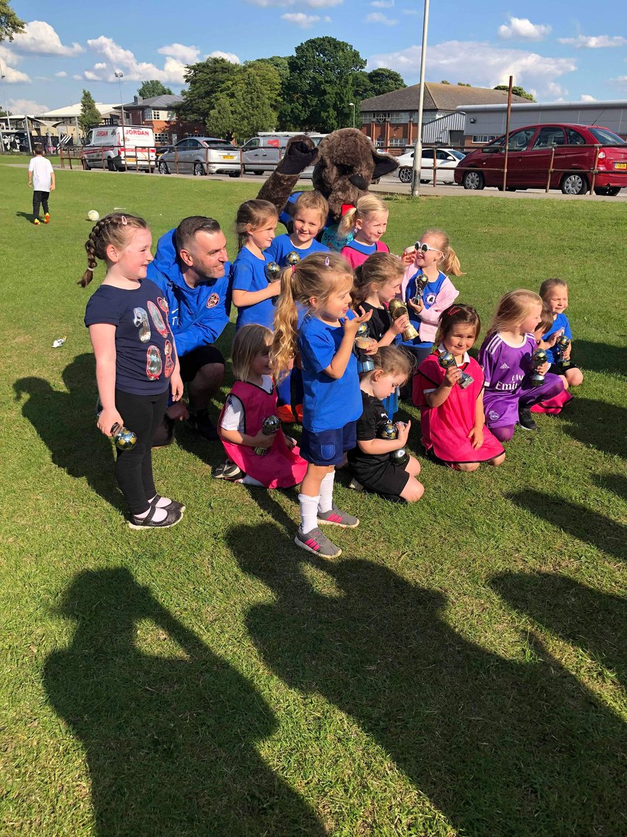 wetfcgirls's tweet photo. Our #LilTerriers receiving there end of season trophies off of #TerryTheTerrier 🔵⚫🔵#Utt https://t.co/cl6pYm6N5E