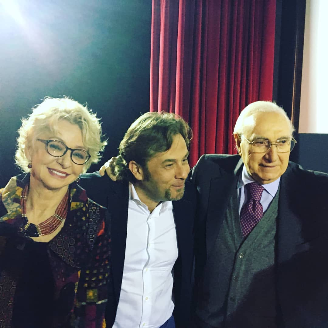 ModestinoDiNenn's tweet photo. Caro #Pippo, orgoglioso di essere tuo amico, ti faccio i miei più sinceri, ed affettuosi auguri di buon compleanno.
Questa sera tutti sintonizzati su #Raiuno per festeggiare Pippo Baudo. https://t.co/QYY6z1GM3r