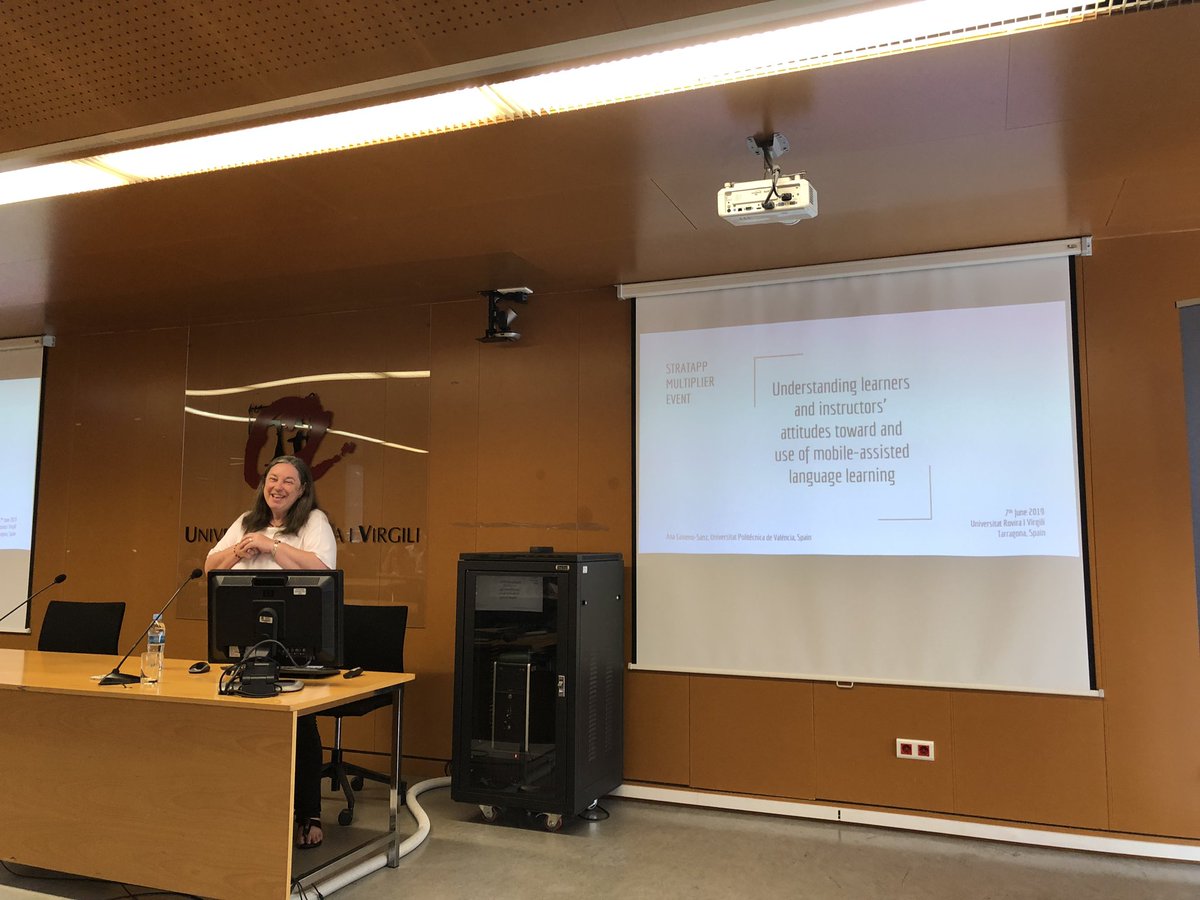 FRosellAguilar's tweet photo. Ana Gimeno talks to the #Stratapp multiplier event attendees about “Understanding learners and instructors’ attitudes toward and use of mobile-assisted language learning”. #MALL #CALL #MobileLearning https://t.co/AonEI4eIT2