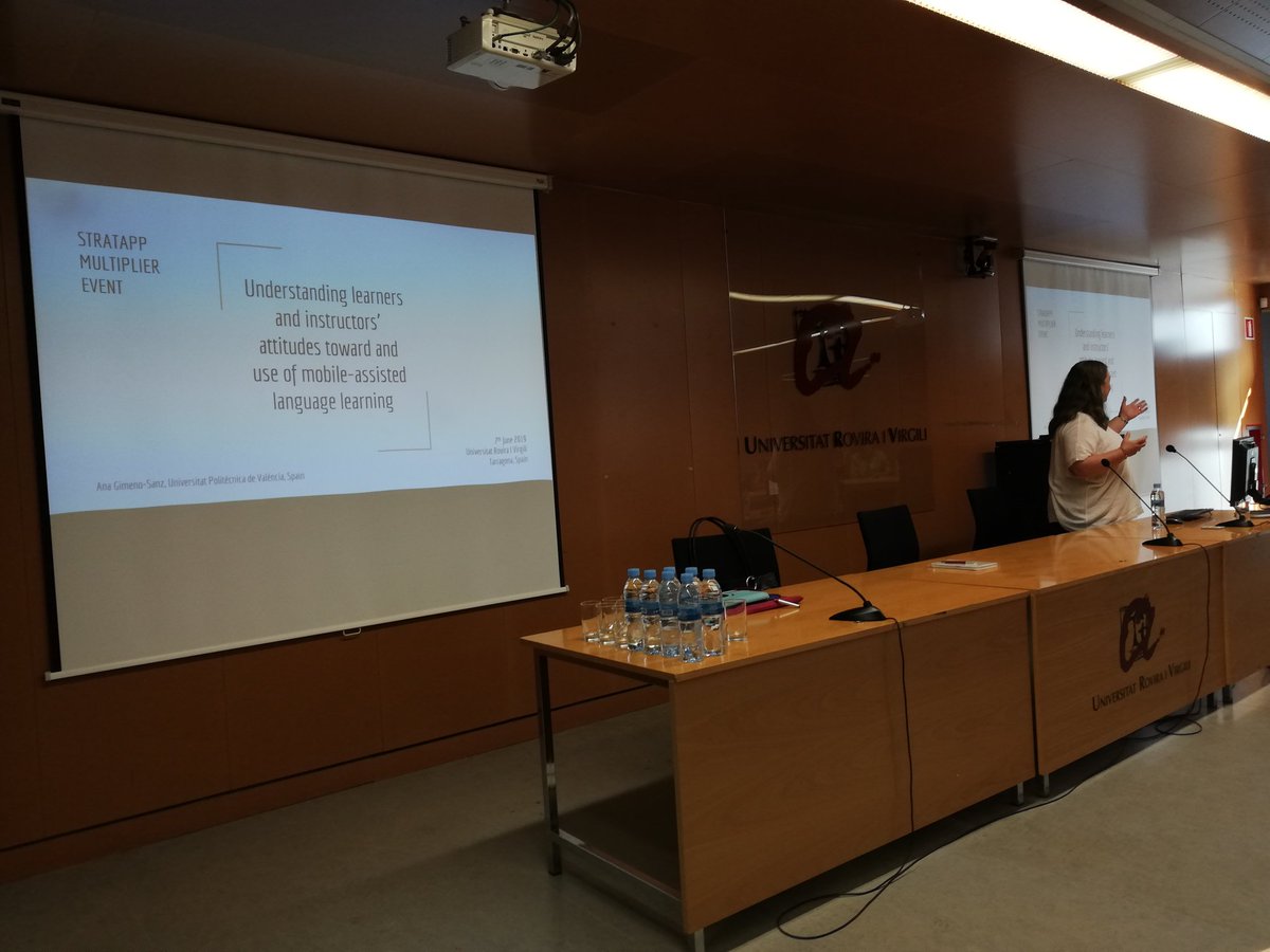 espanolURV's tweet photo. Empieza la conferencia de la profesora Ana Gimeno de la @UPV en el @StratApp Multiplier Event @universitatURV. Este día promete ser muy enriquecedor. #mlearning #gamification @sepiegob https://t.co/Pj2lpicw0v