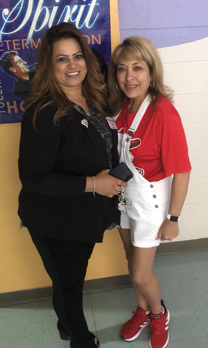 MaryAnnOlivas66's tweet photo. Grateful for every partner &amp; mentor that have made a difference to me during my journey as an educator! Thank you to my coaches for making today one I’ll never forget! There are no words.#DVMSPROUD #DVMS143 @catherinedoc12 @Oscar_Rene94 @Nick_Carrillo27 @slahrman @AthleticsView https://t.co/Lg2Ub6Huze