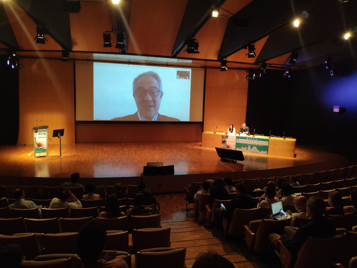 El Dr. Carlos Loureiro , cirujano de Hospital de Basurto y pionero de la cirugía esofágica robótica en España, nos habla desde Bilbao. #Murcia2019 #operarelcancer