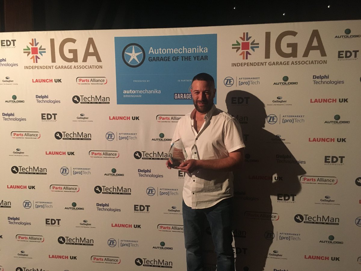 Performance3000's tweet image. SMALL GARAGE OF THE YEAR 2019 WINNERS

Performance 3000 RAC Yeovil have been voted the best small garage 2019 after last night’s prestigious Automechanika garage of the year awards.
A massive thanks to the Performance 3000 RAC Yeovil team and all of our customers, thanks everyone