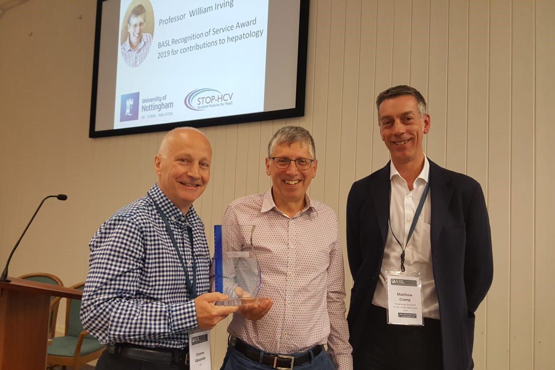 NottmBRCLiverGI's tweet photo. Congratulations to Prof Will Irving for receiving the BASL Recognition of Service Award 2019 for his contributions made to Hepatitis C research! The award was presented to Will at the BASL Basic Science Retreat yesterday #hepatology @basl_events @NottmBRC @MedicineUoN @STOPHCV https://t.co/wNvMeU4YNA