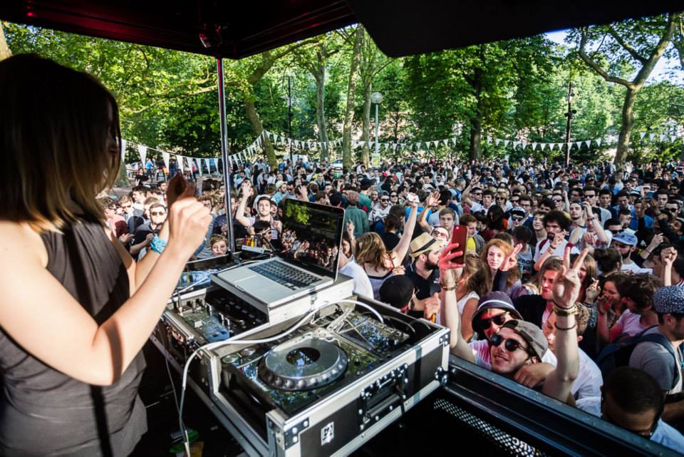 PopTopEvents's tweet image. Le célèbre Dj Truck est prêt pour fêter l'été ! ☀️🎶🎉 
Quoi de mieux qu'une foule en délire autour de notre célèbre 4x4 pour la fête de la musique ?
Plus d'infos sur poptopevents.com 
#DjTruck #Dj #Truck #PopTopEvents #Events #LandRover #Summer #Musique #Fête #Music