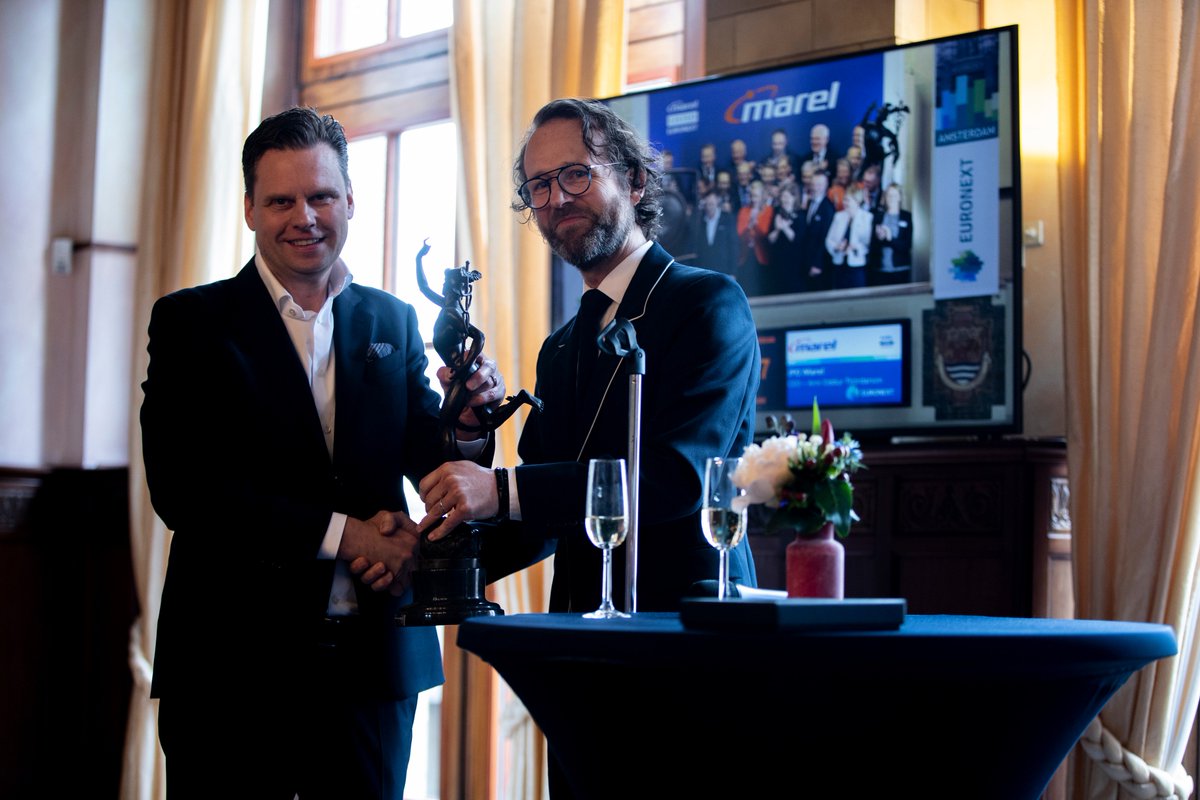 CEO of Marel rang the gong at Euronext Amsterdam today, marking the first day of trading of Marel shares on the Dutch stock exchange. “This is a proud day for Marel as we complete our listing process on Euronext Amsterdam, complementing our Icelandic listing,” says Árni Oddur.