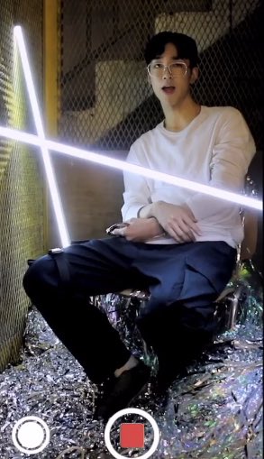 yoonchul_pics's tweet photo. [CAPS] From his new music video “when i see ur phone” // he looks so handsome as always!! 😍😍 https://t.co/ILTk1AdSd4